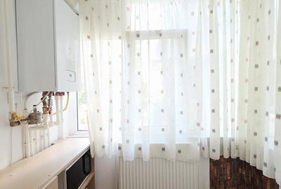 Apartament cu 2 camere decomandat în Micro 17