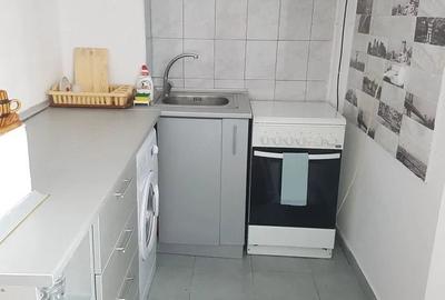 Garsonieră decomandată în Girocului