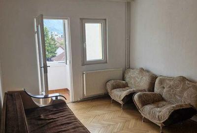 Apartament cu 2 camere decomandat, mobilat în Tractorul - 3