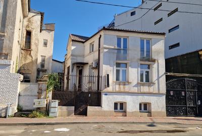 Casă individuală cu 6 camere cu Canalizare în Calea Călărașilor
