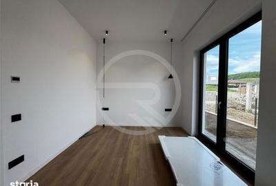 Casă cu 5 camere decomandat cu Teren 700 Mp în Chinteni - 9