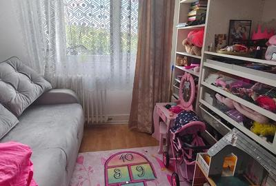 Apartament cu 3 camere semidecomandat în Decebal