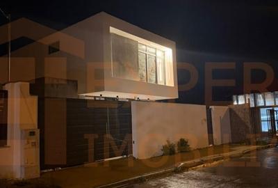 Casă individuală cu 4 camere cu Canalizare în Palazu Mare - 1
