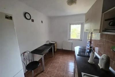Apartament cu 3 camere decomandat, mobilat în Girocului