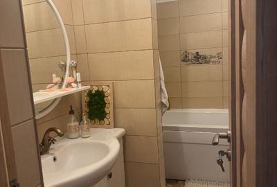 Apartament cu 2 camere decomandat, mobilat în Titan