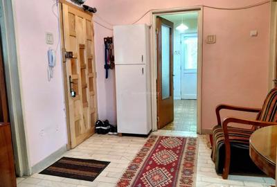 Apartament cu 4 camere decomandat în Central