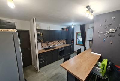 Apartament cu 2 camere semidecomandat în Rovine