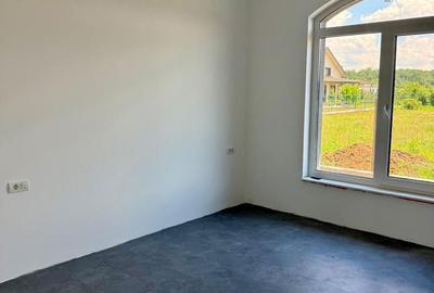 Casă cu 4 camere cu Teren 540 Mp în Tărtășești