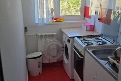 Apartament cu 3 camere semidecomandat, mobilat în Inel II