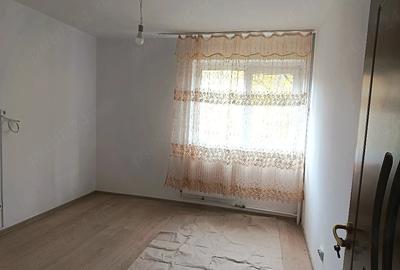 Apartament cu 2 camere semidecomandat în Craiovei