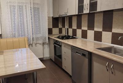 Apartament cu 3 camere decomandat în Calea București