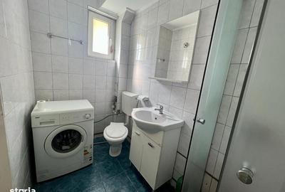 Apartament cu 3 camere decomandat în Cornișa