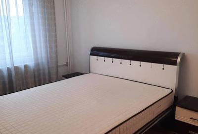 Apartament cu 3 camere decomandat în Malu Roșu