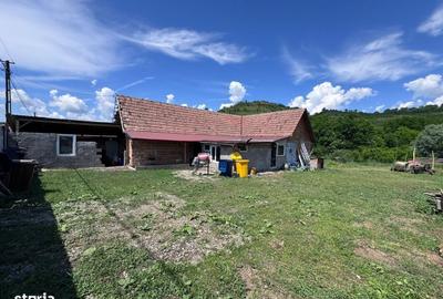 Casă cu 4 camere în Buzd