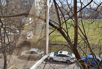 Garsonieră decomandată în Titan
