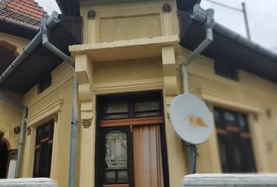 Casă cu 6 camere cu Teren 1000 Mp în Hotărani - 1
