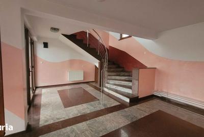Casă cu Teren 2001 Mp în Central - 7