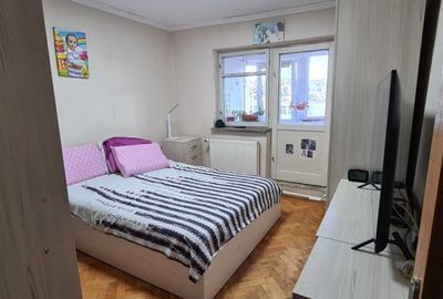 Apartament cu 4 camere decomandat în Nicolae Titulescu