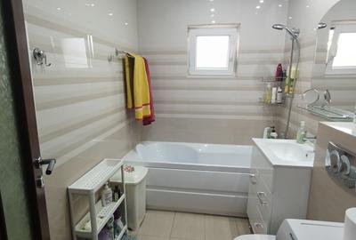 Apartament cu 2 camere decomandat, mobilat în Central