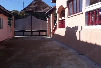Casă cu 2 camere în Central