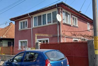 Casă cu 6 camere cu Teren 400 Mp în Noua