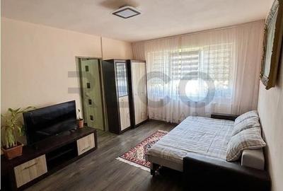 Apartament cu 2 camere semidecomandat, mobilat în Central