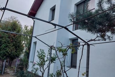 Casă cu 4 camere cu Teren 500 Mp în Central