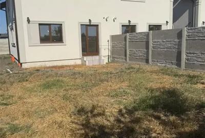 Casă cu 4 camere cu Teren 300 Mp în Moșnița Veche