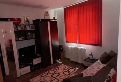 Apartament cu 3 camere în Rahova