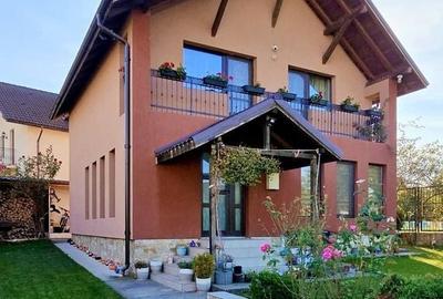 Casă cu 3 camere cu Teren 337 Mp în Central - 1