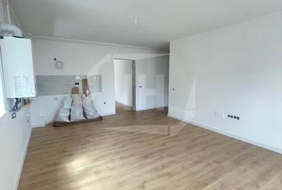 Apartament cu 3 camere semidecomandat în Florești