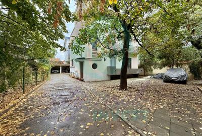 Apartament cu 4 camere decomandat în Calea Călărașilor