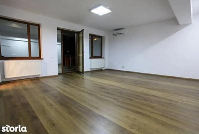 Spațiu comercial, de 55 mp, în Central