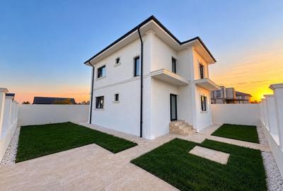 Casă cu 6 camere cu Canalizare în Lumina