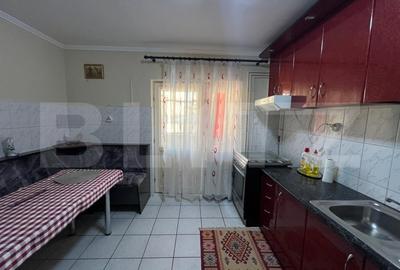 Apartament cu 4 camere decomandat, mobilat în Carpați 2