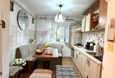 Apartament cu 2 camere decomandat în Nicolina
