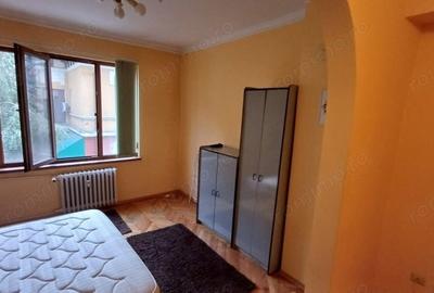 Garsonieră decomandată în Lipovei