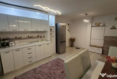 Apartament cu 3 camere decomandat în Eremia
