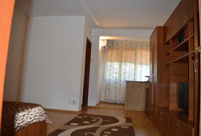 Garsonieră decomandată în Apărătorii Patriei - 2
