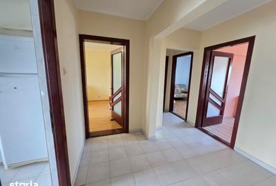 Apartament cu 4 camere decomandat în Central