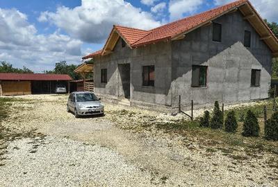 Casă cu 3 camere cu Teren 1000 Mp în Buciumi - 2