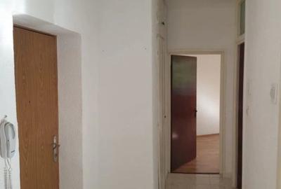Apartament cu 2 camere decomandat în Crângași