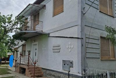 Casă cu 4 camere cu Teren 640 Mp în Central - 2