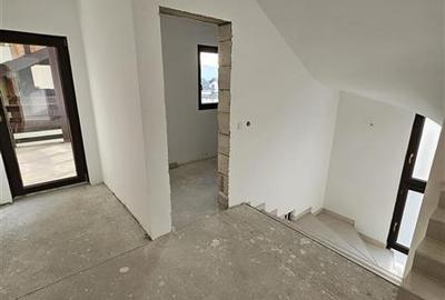 Casă cu 7 camere cu Teren 300 Mp în Nord-Est - 11