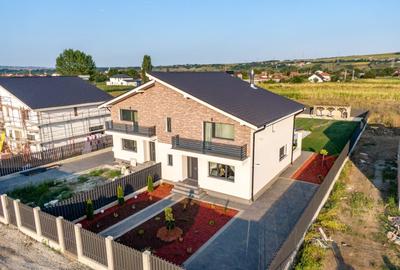 Duplex cu 5 camere cu Teren 630 Mp în Jucu