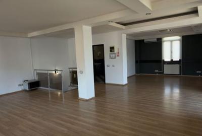 Casă individuală cu 8 camere cu Canalizare în P-ța Victoriei - 5