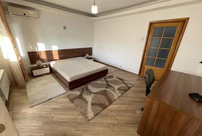 Garsonieră decomandată, mobilată în Nicolina