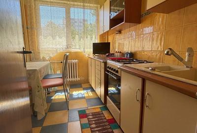 Apartament cu 2 camere semidecomandat, mobilat în Gorjului