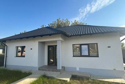 Casă cu 3 camere cu Teren 335 Mp în Miroslava
