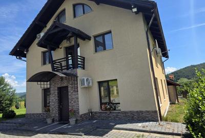Casă cu 4 camere în Țebea - 8